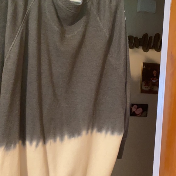 Long sleeve over sized sweater - Picture 3 of 3